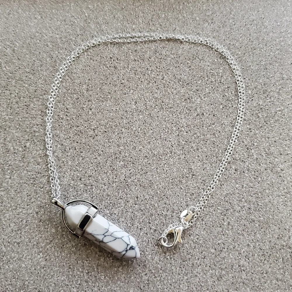 N/A white howlite